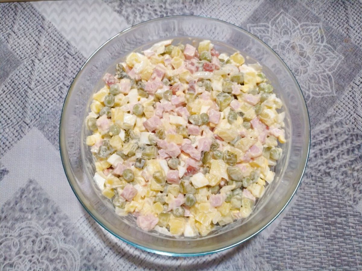 Салат с ветчиной и сыром - пошаговый рецепт с 8 фото - 2D-Recept